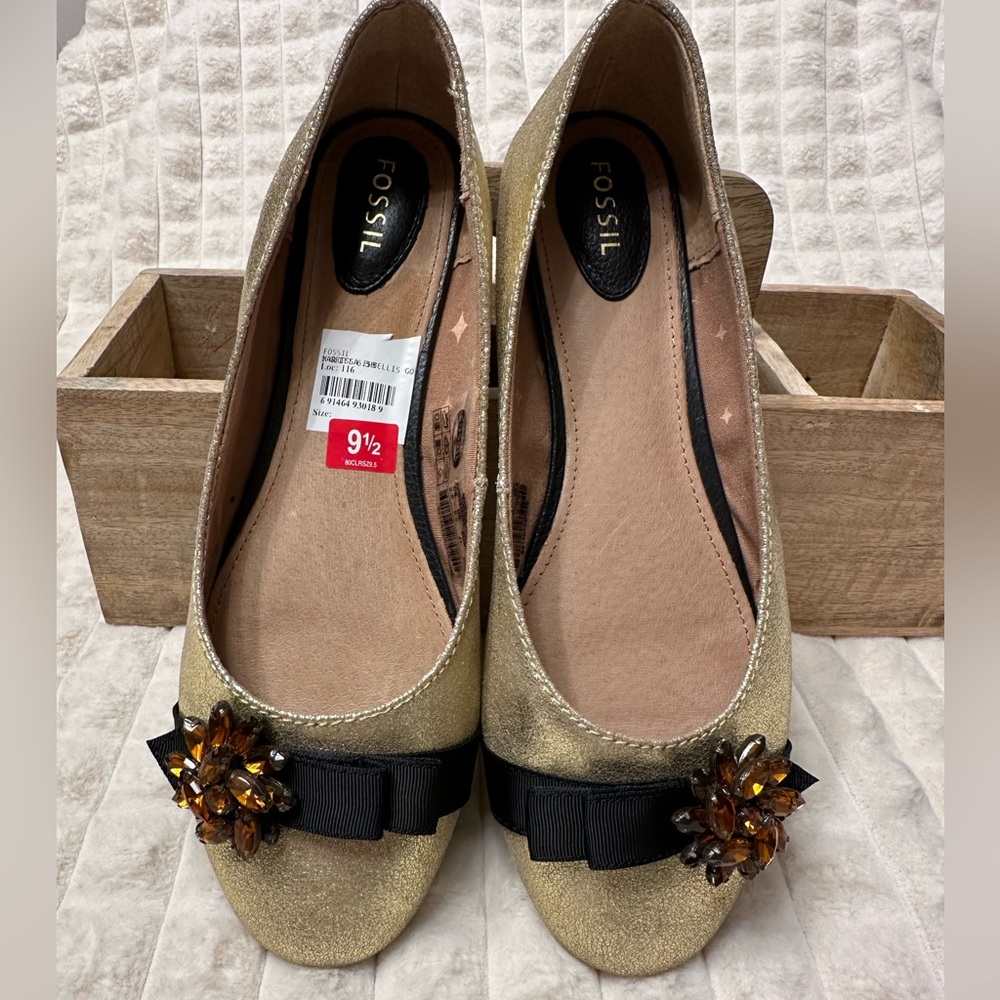 Fossil Gold Flats size 9.5